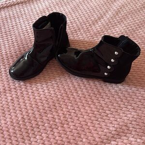 Girls black boots